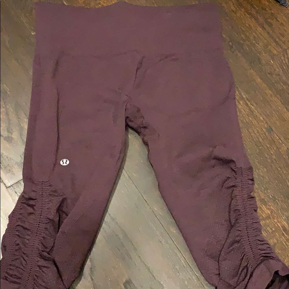 2 pairs of like new lulu cropped leggings